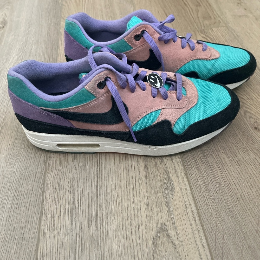 Have a Nike day air max 1